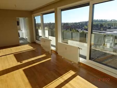 tres beau penthouse de 83m2 renove 2ch garage