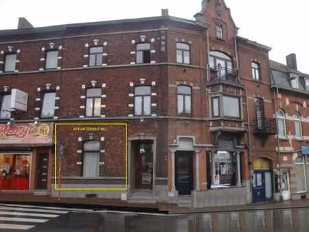 appartement une chambre en plein centre de tamines