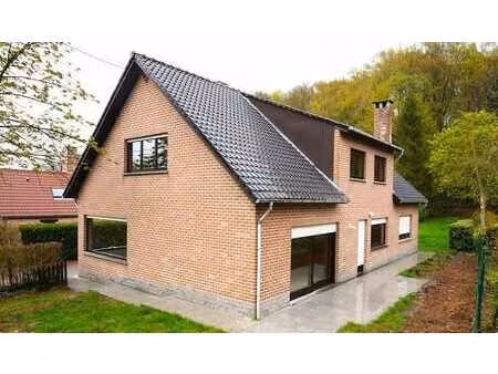 rustig gelegen woning met 4 slaapkamers  bureau (of extra...