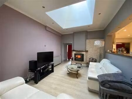 très bel immeuble à vocation commerciale et résidentielle