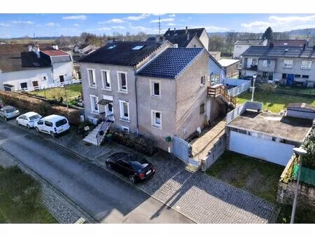 duplex lumineux et spacieux avec jardin et garage.