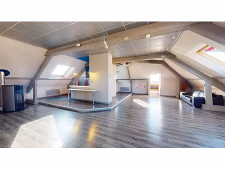 appartement en dernier étage avec stationnements