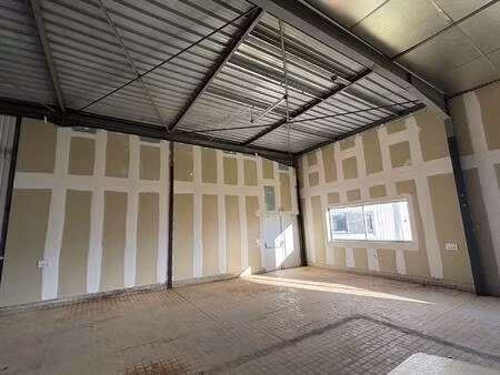 local de 50 m2 pour stockage