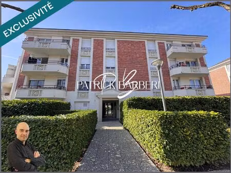 emplacement idéal proche toutes commodités et proximité du rer ligne a!