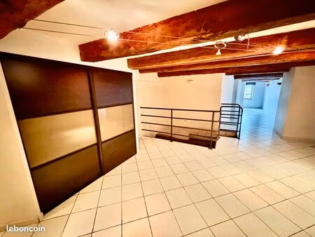 loft marseillais t5 de 188 m2 en duplex avec cave