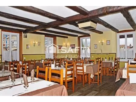 ensemble immobilier commercial et habitation