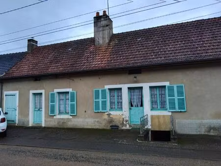 lot d'une maison 112 m2 a renover +hangars