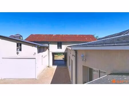 centre ville proximité commerces maison familiale avec atelier et dépendances