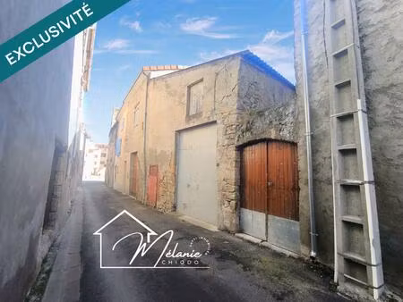 grange garage et maison de village à rénover entièrement avec cour