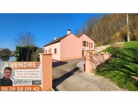 maison t4 proche des commodités  avec le canal en façade  et un bois exploitable en arrièr