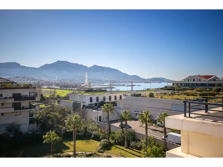 dernier etage avec terrasse vue mer 13008