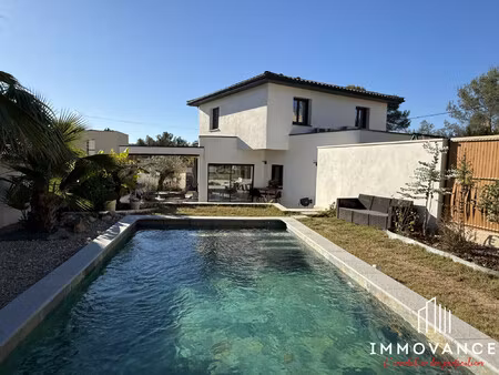 maison contemporaine 5 pièces de 143 m² avec piscine