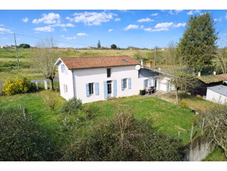 maison de charme avec grand terrain savignac (33)