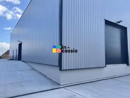 beau bâtiment d'activité ou commerce en superbe état