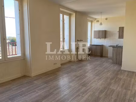 location appartement 3 pièces à fresnay-sur-sarthe (72130) : à louer 3 pièces / 61m² fresn