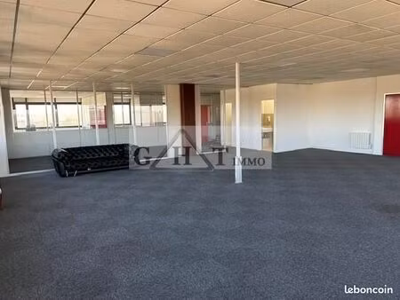 bureaux 236 m²