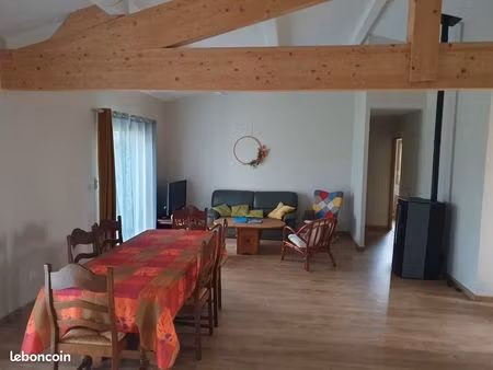 maison bois recente meublée