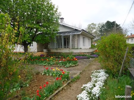 maison à villeneuve d'aveyron