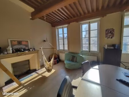 t3 lumineux de 70 m² – cluny centre 