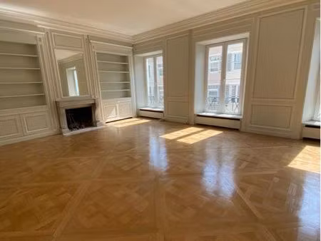 salle d’exposition / bureau