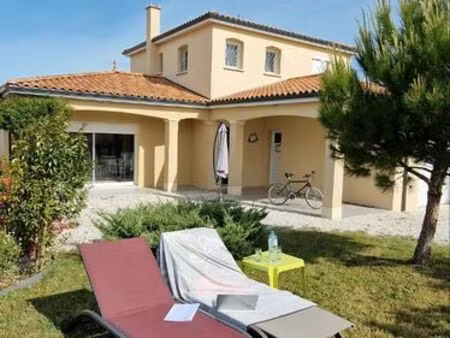 villa meublée 1km plage et port 122m2 jardin 500m2