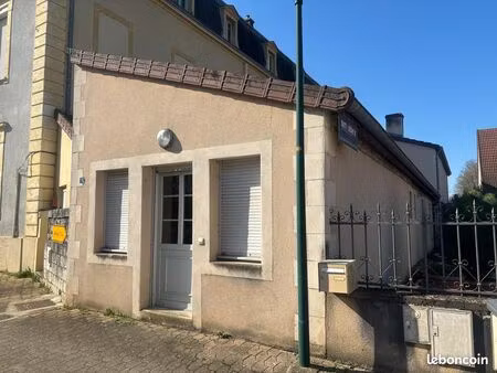 f3 au centre ville de pierre de bresse