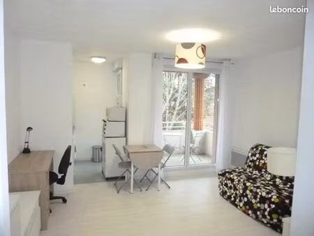 toulouse charmant t1 de 24m2 meublé dernier étage  terrasse + parking