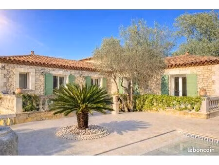 maison de charme 200 m2 rénovée avec dépendance sur terrain 1780m2