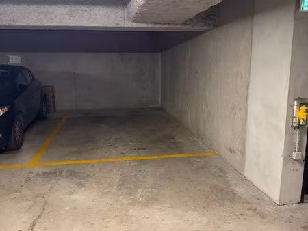 place de parking souterrain