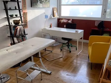 salle de soin avec parking privé