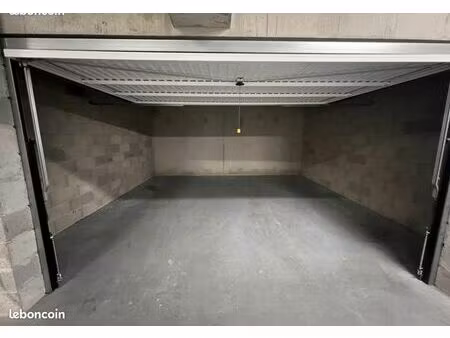 garage 2 voitures dans résidence sécurisée