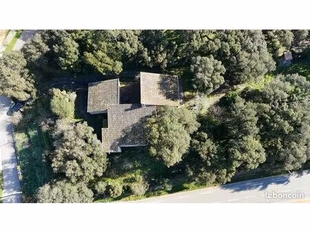 propriété 6 pièces 145 m²