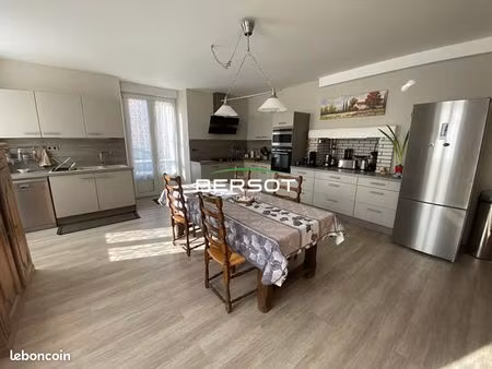 maison 8 pièces 230 m²
