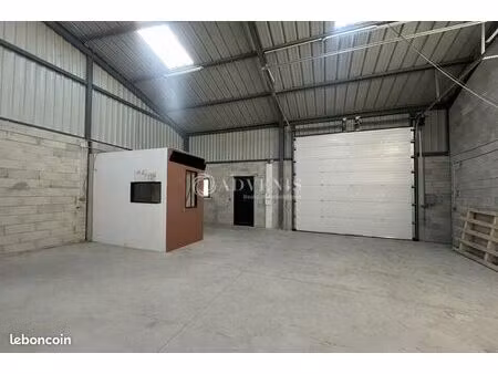 local logistique 120 m²