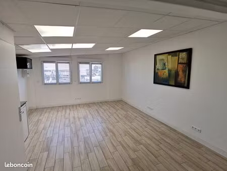 bureau privé 27m² - genas