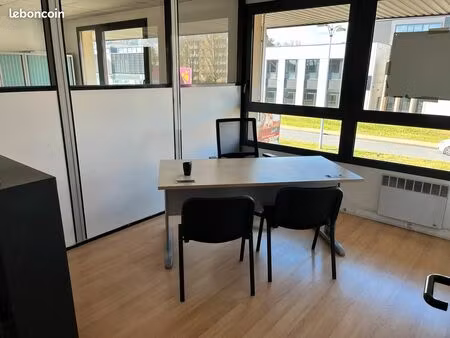 a louer bureaux de 88 m2 agencés et meublés à limas / villefranche sur saone
