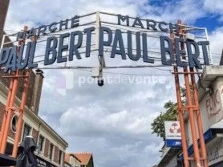 local commercial 739 m²