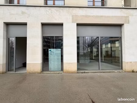 boutique 145 m² st ouen sur seine