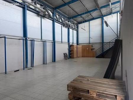 local industriel 270 m²
