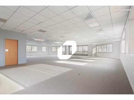 bureau 912 m²