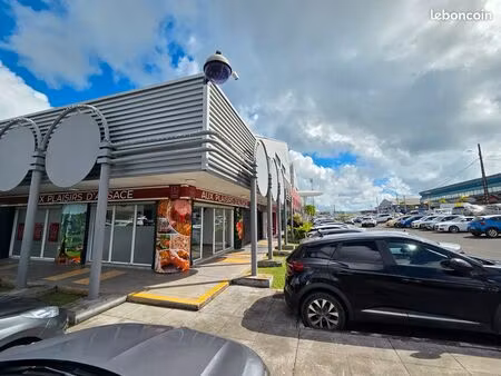 boutique jarry - excellent emplacement (3 vitrines d'angles)