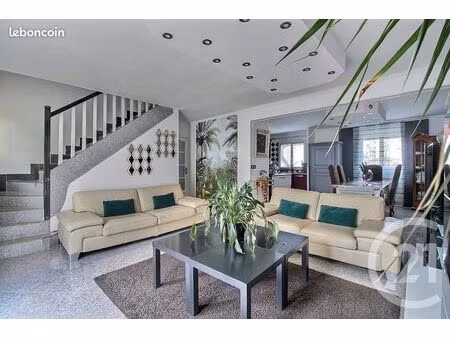 pavillon 9 pièces 247 m²