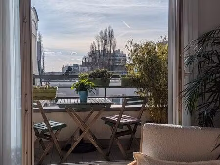 appartement lumineux au dernier étage – calme  verdure et proximité immédiate métro (ligne