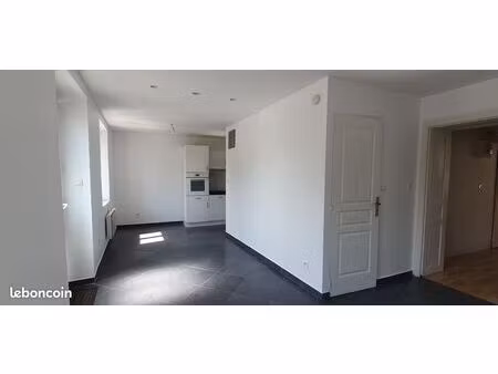appartement f2 lure entrée individuelle