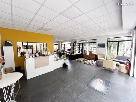 local commercial 200 m²