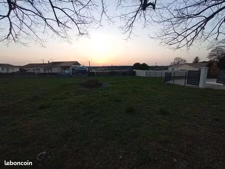 terrain 650 m² la couronne