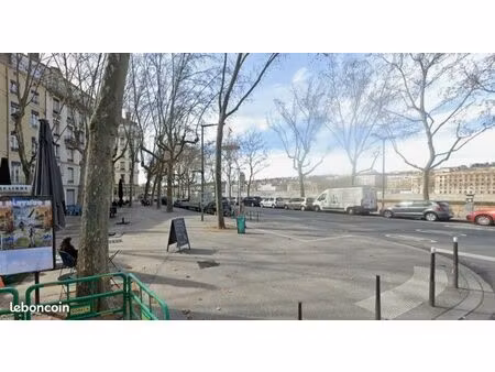 commerce beauté/coiffure 35 m²