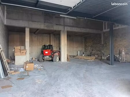 local industriel 334 m²