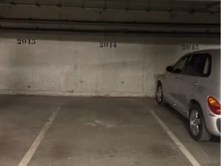 place de parking sous-terrain à louer - gare saint-ouen