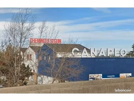 saint-priest – mi-plaine | actif commercial loué avec potentiel de création de valeur